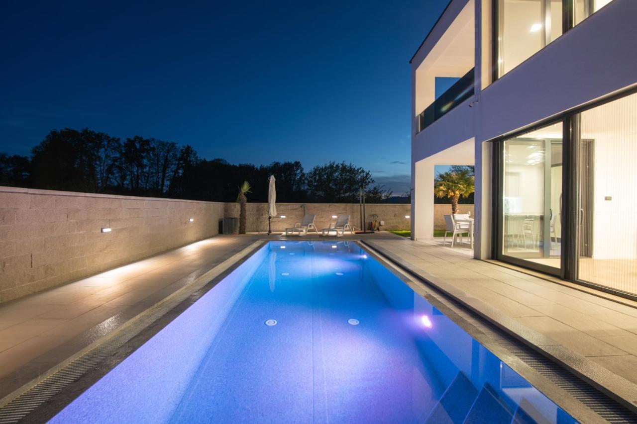 Luxury Villa Weiss - Malinska - Heated Pool - Central Floor Heating In Winter Eksteriør bilde