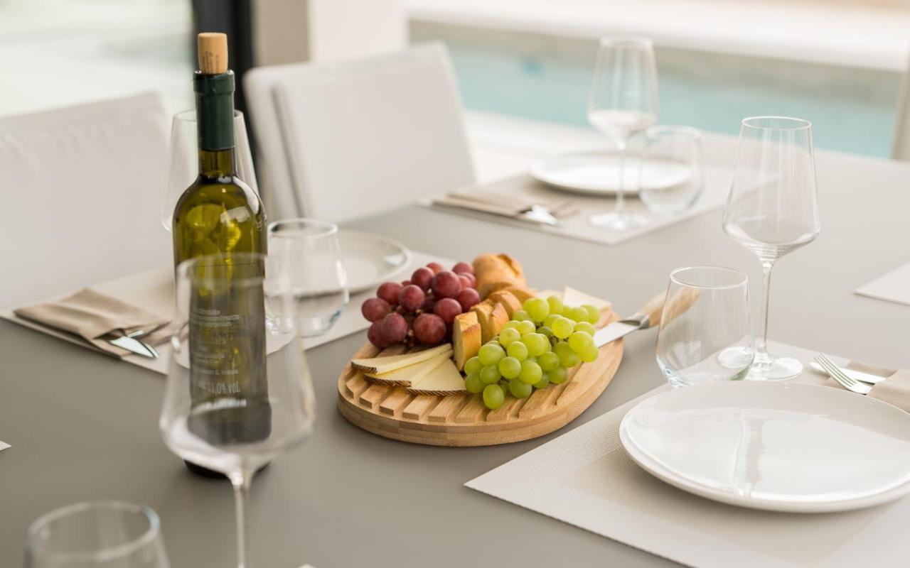 Luxury Villa Weiss - Malinska - Heated Pool - Central Floor Heating In Winter Eksteriør bilde