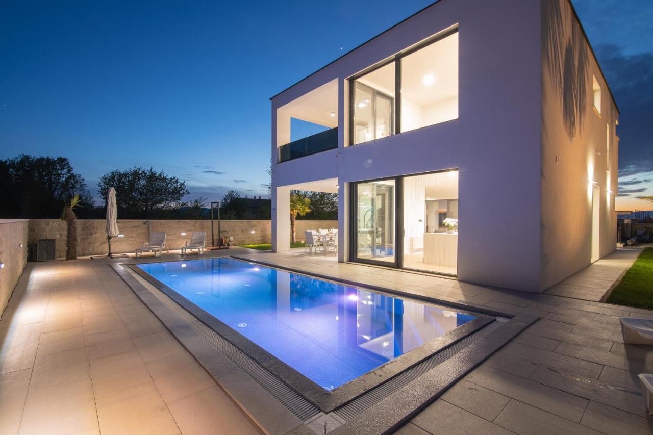 Luxury Villa Weiss - Malinska - Heated Pool - Central Floor Heating In Winter Eksteriør bilde
