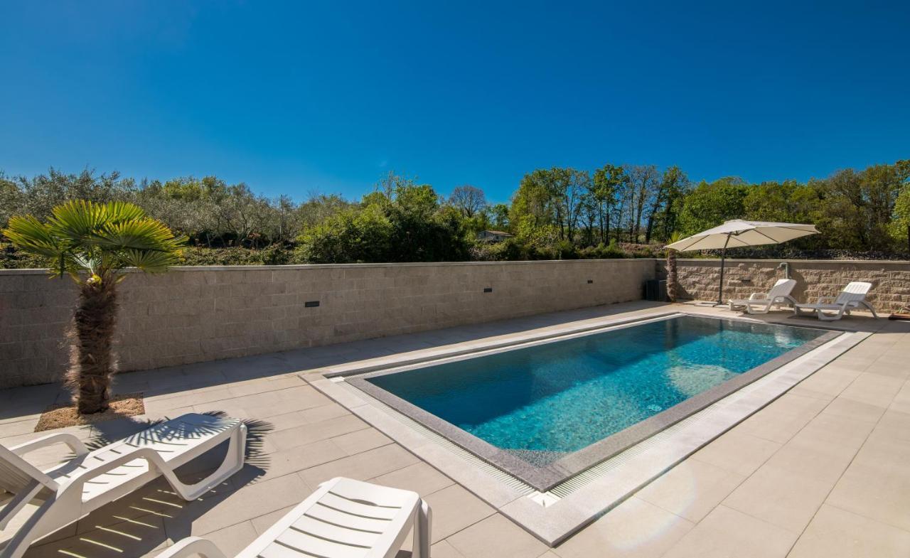 Luxury Villa Weiss - Malinska - Heated Pool - Central Floor Heating In Winter Eksteriør bilde