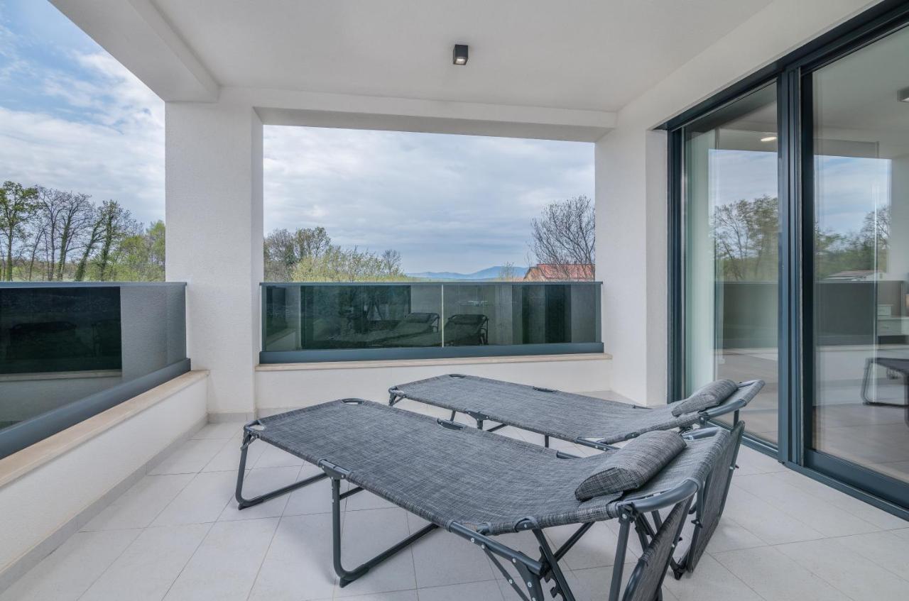 Luxury Villa Weiss - Malinska - Heated Pool - Central Floor Heating In Winter Eksteriør bilde
