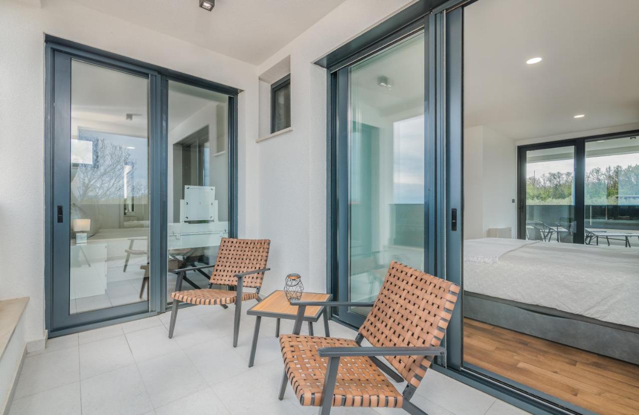 Luxury Villa Weiss - Malinska - Heated Pool - Central Floor Heating In Winter Eksteriør bilde