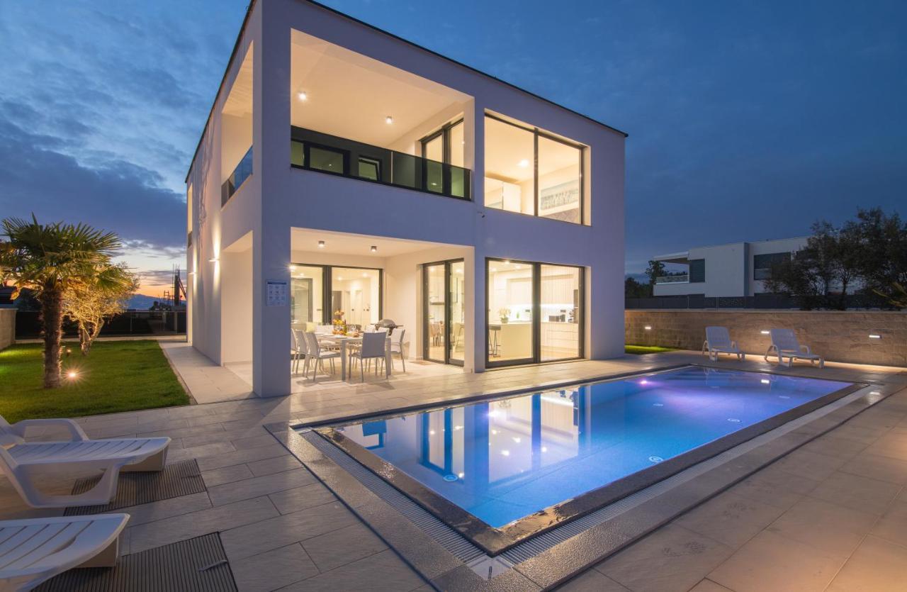 Luxury Villa Weiss - Malinska - Heated Pool - Central Floor Heating In Winter Eksteriør bilde